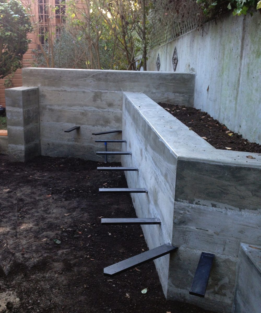 Three-piece cement retaining walls with planter space